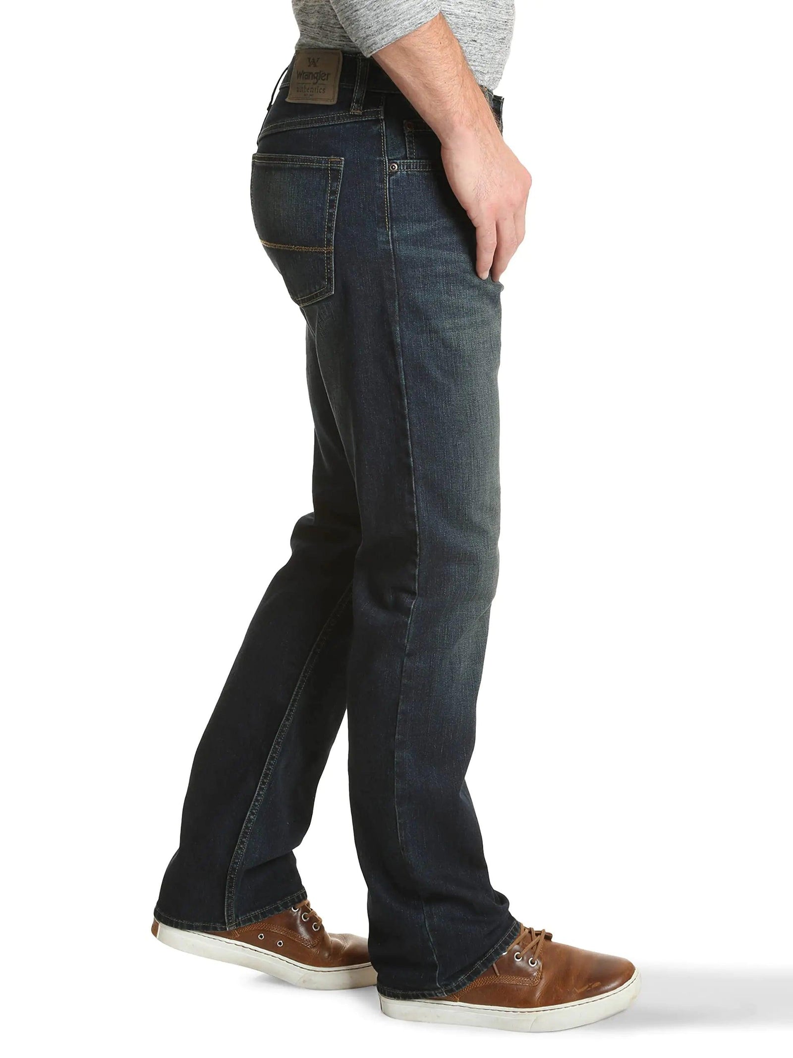 Wrangler Authentics Men's Relaxed Fit Boot Cut Jean 31W x 32L Dirt Road - Evallys.com