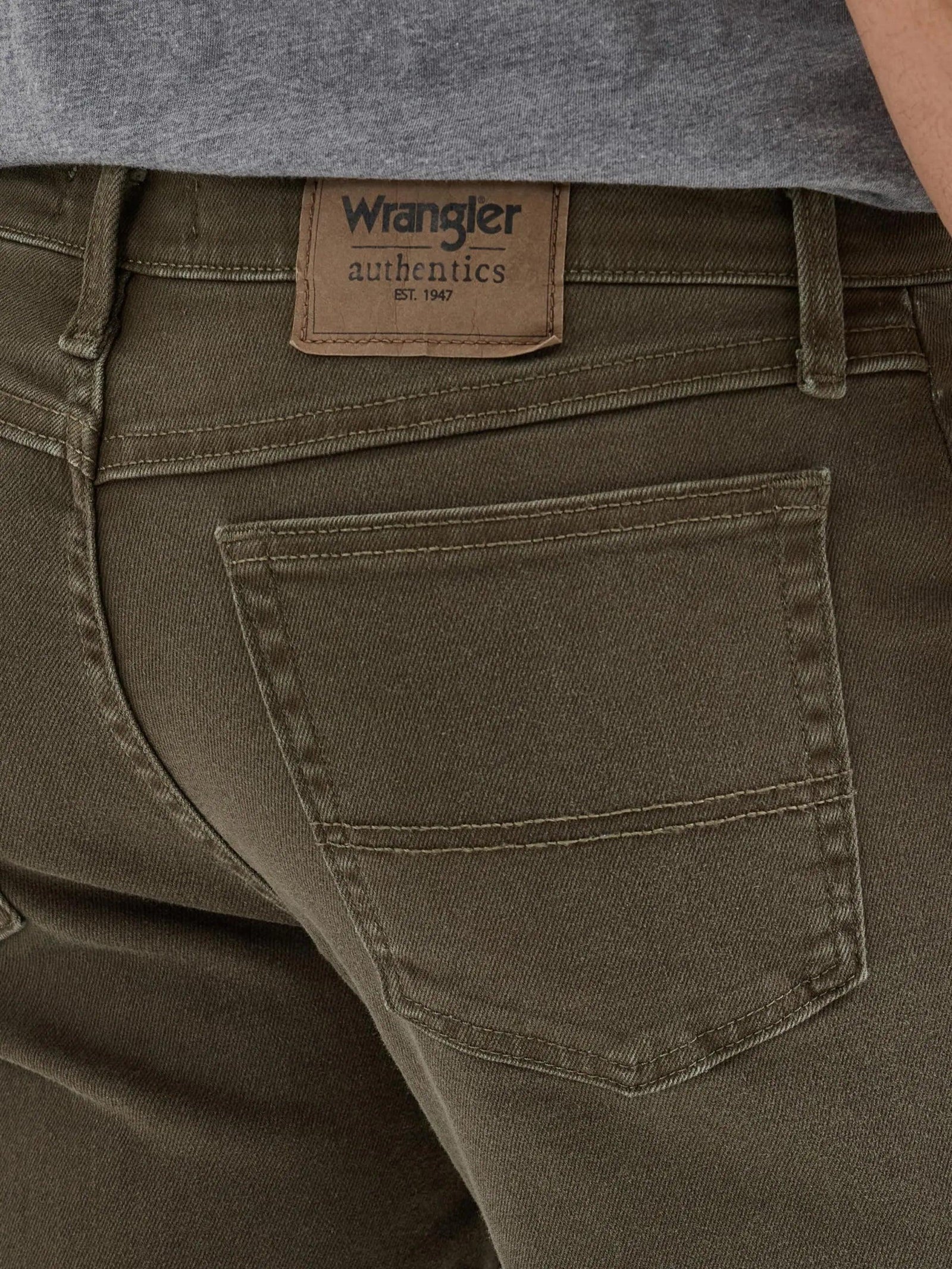 Wrangler Authentics Men's Classic 5-Pocket Relaxed Fit Flex Jean 38W x 29L Olive - Evallys.com