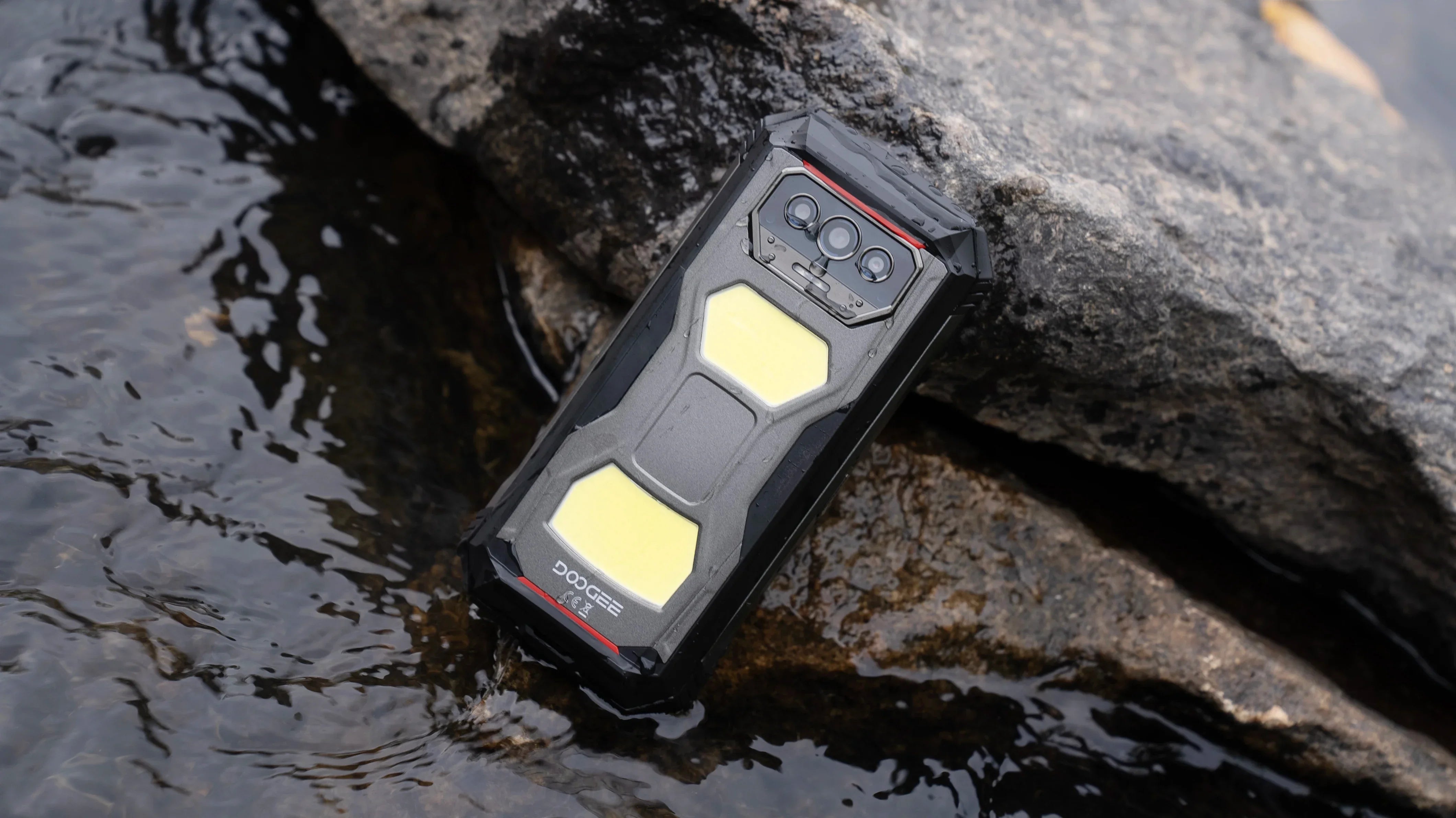 World Premiere DOOGEE V Max S 5G Rugged Phone Dual Camping Lights 22000mAh Battery 24GB(8+16) 256GB 108MP AI Camera Smartphone - Evallys.com