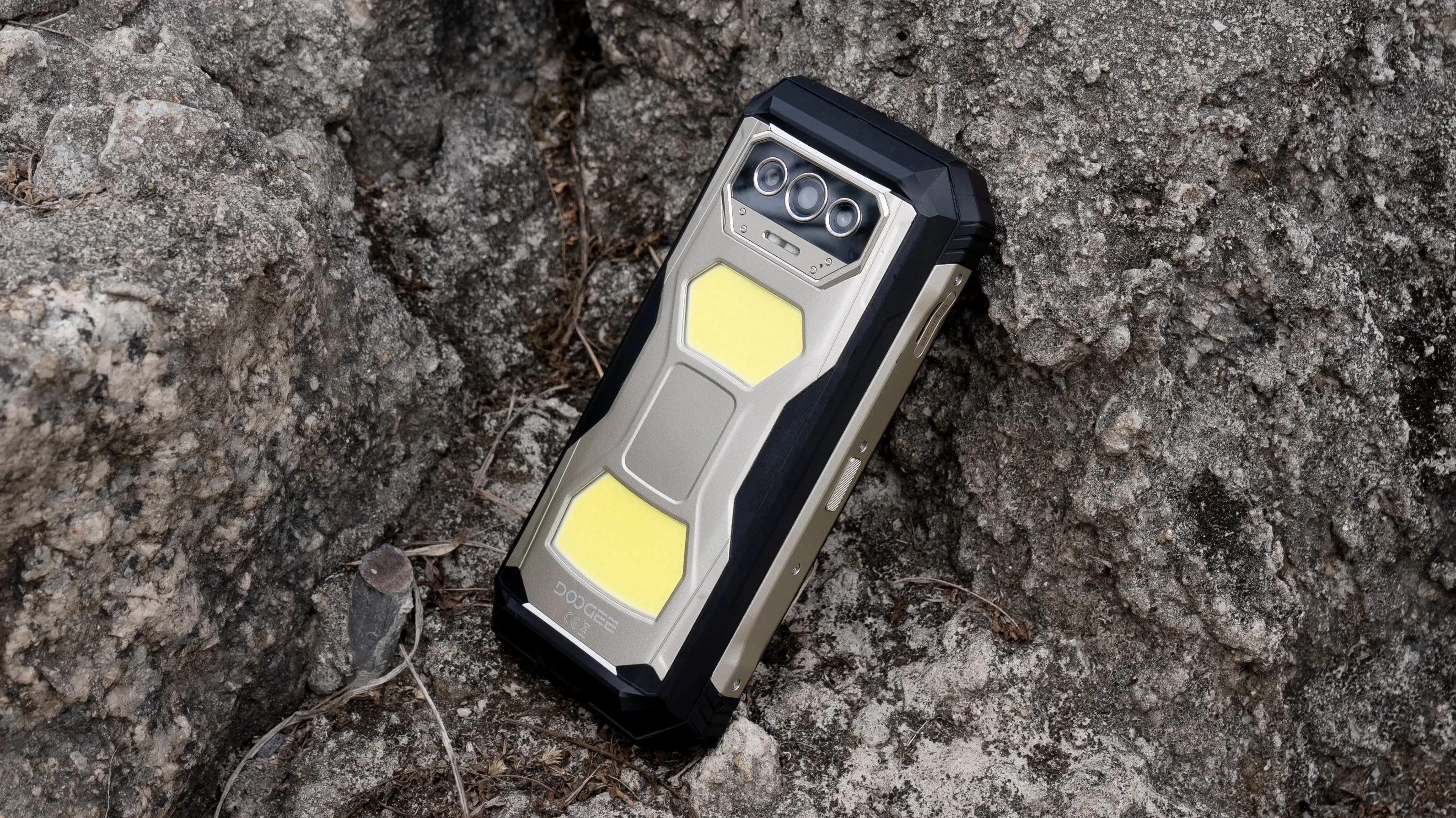 World Premiere DOOGEE V Max S 5G Rugged Phone Dual Camping Lights 22000mAh Battery 24GB(8+16) 256GB 108MP AI Camera Smartphone - Evallys.com